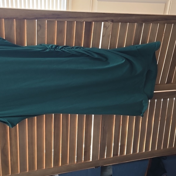 Green dress - Picture 2 of 4